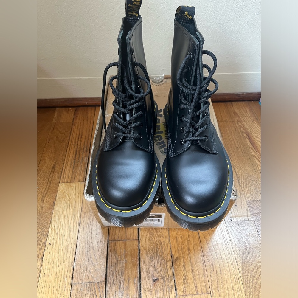 🔥NEW in Box! | Dr. Martens 1460 Bex Smooth Leather Lace-Up Boots - Picture 3 of 5
